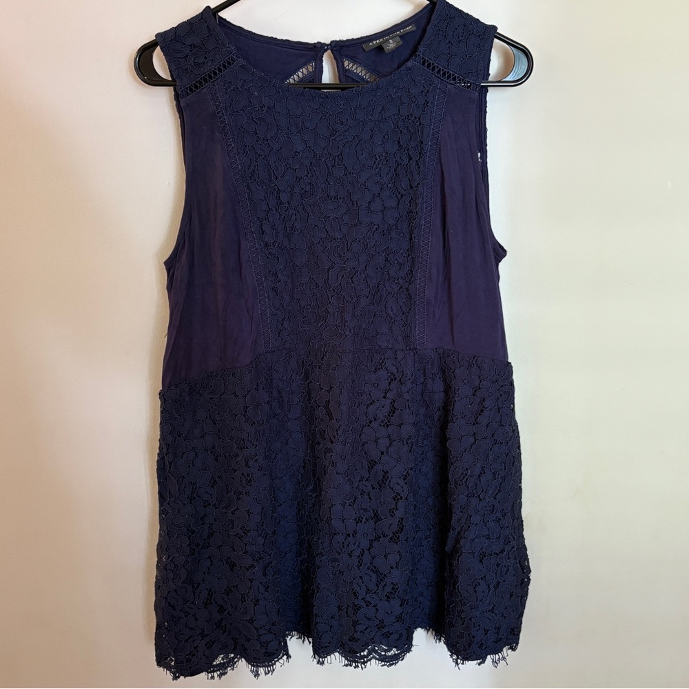 🌸 A Pea in the Pod Navy Blue Lace Maternity Tank Top – Elegant & Comfortable 🌸